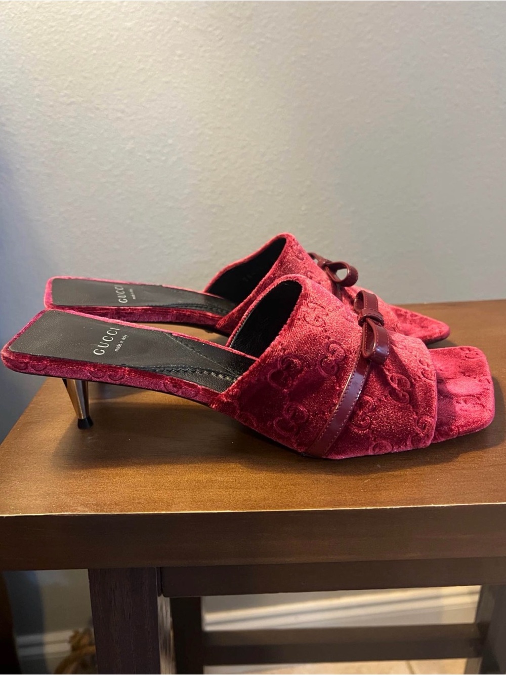 Gucci 💚Red Velvet GG Logo Slide Mules with Bow Detail💚Like New Condition - Picture 2 of 6